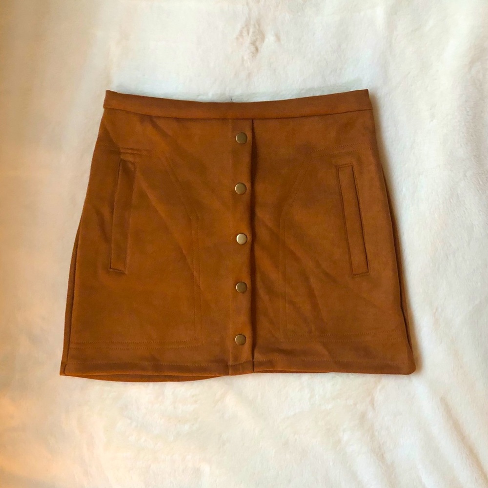Brown mini skirt with buttons